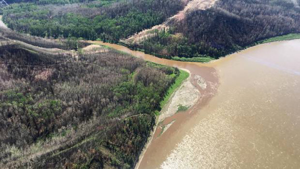 Horse River Athabasca Confluence Alberta 2016